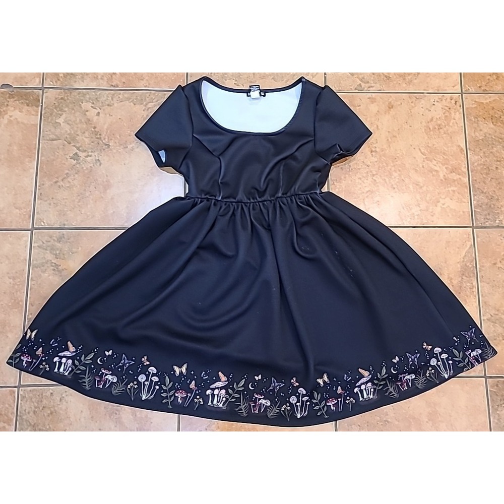 Hot Topic Black Mushroom Border Short Sleeve Babydoll Dress‎ - XS